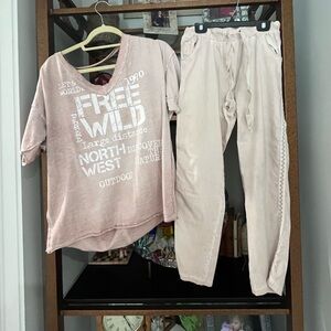 Cropped pants and tee shirt